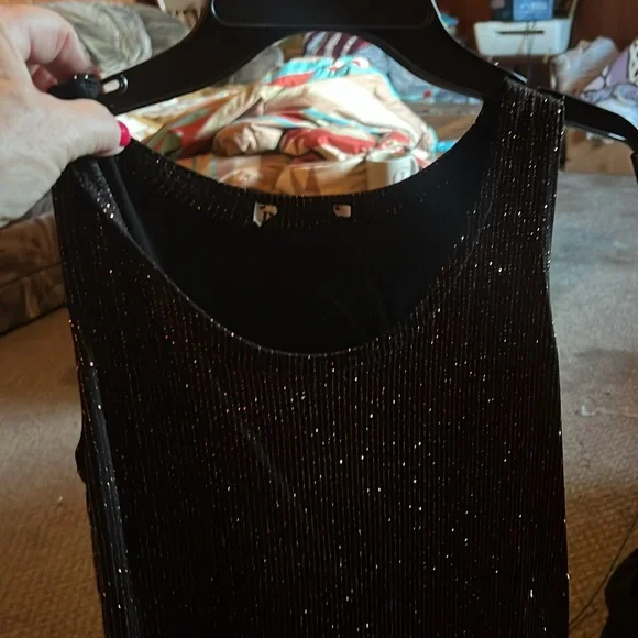 Top - Picture 2 of 2